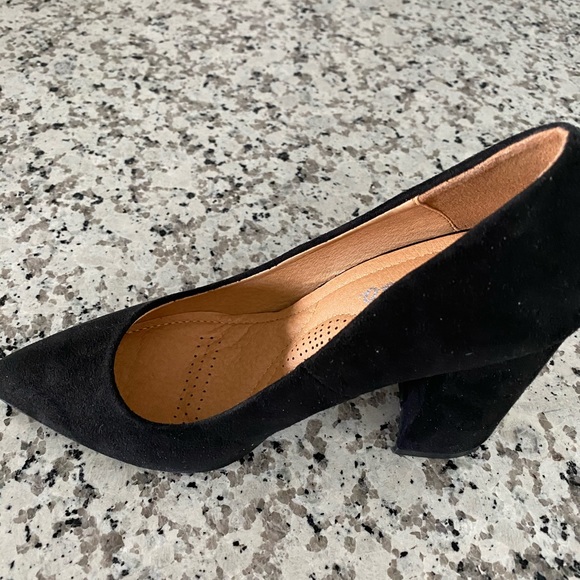 WEEBOO SHOES HEELS. - Picture 7 of 9